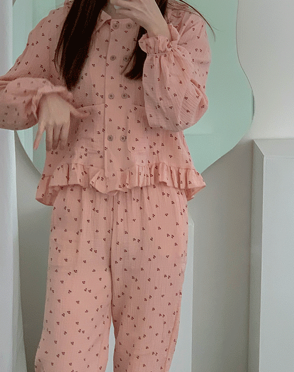 헤이데이 - 아기자기 체리 패턴 포켓 프릴 잠옷 - pajama.set